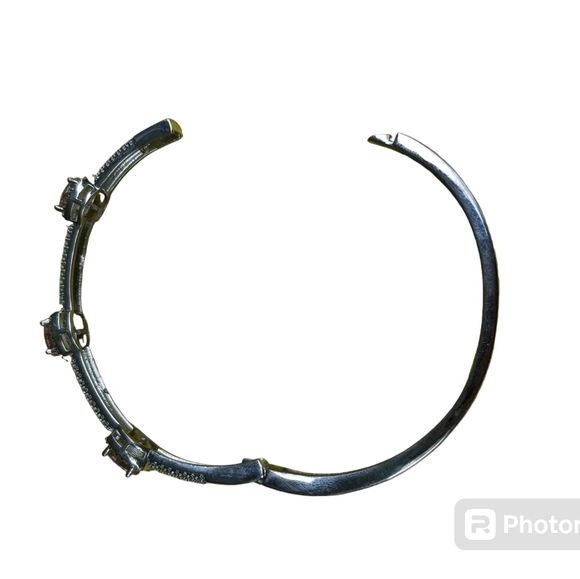 VINTAGE SILVERTONE & SPARKLING PINK FACETED AUSTRIAN CRYSTAL HINGED BRACELET - Picture 6 of 6